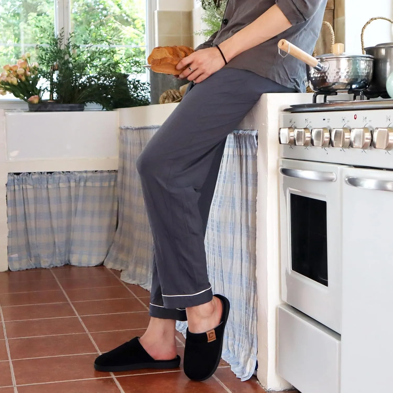 DL Men's Memory Foam Slippers with Fuzzy Plush Lining, Slip on House Slippers with Indoor Outdoor Anti-Skid Rubber Sole