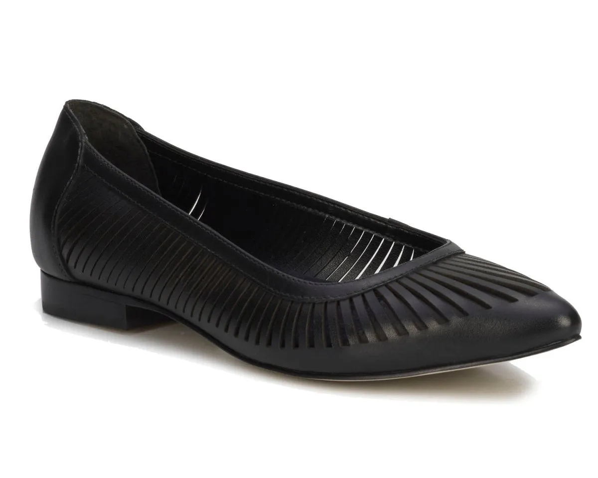 Ros Hommerson Roxi Women's Flat Slip-on Shoes In Black